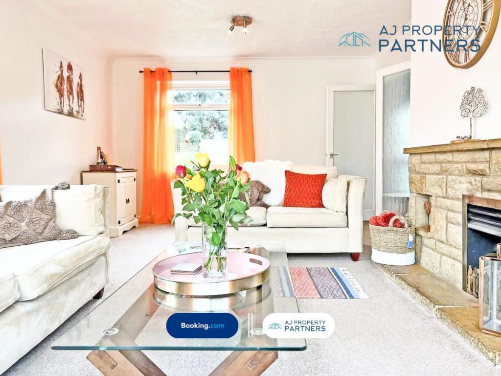 Premium Deal L Hill View Home L Last-Minute Offer L Cheltenham L Aj Properties L Perfect For Short Or Long Stays L 4Beds 4Bedrooms Kültér fotó