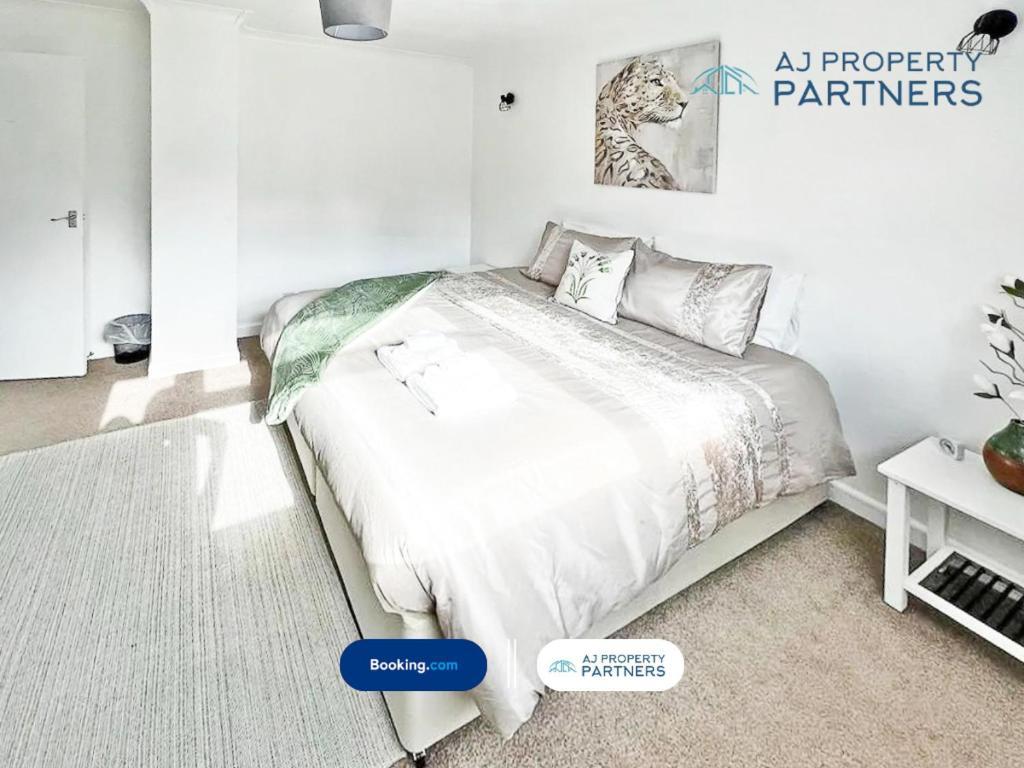 Premium Deal L Hill View Home L Last-Minute Offer L Cheltenham L Aj Properties L Perfect For Short Or Long Stays L 4Beds 4Bedrooms Kültér fotó