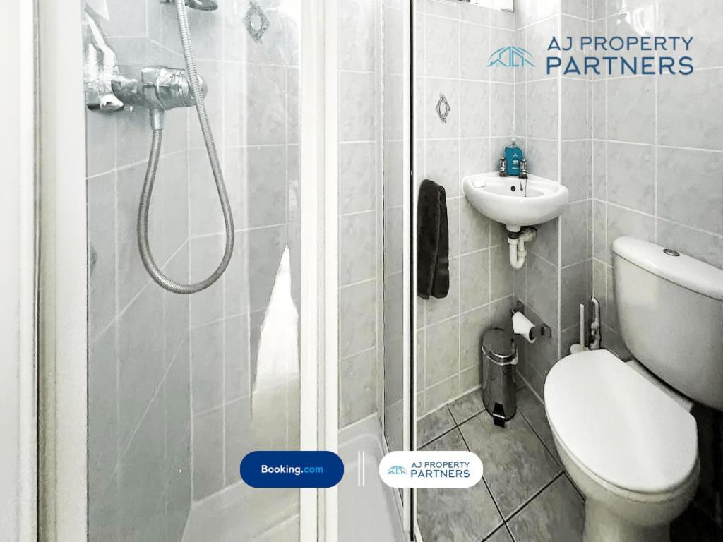 Premium Deal L Hill View Home L Last-Minute Offer L Cheltenham L Aj Properties L Perfect For Short Or Long Stays L 4Beds 4Bedrooms Kültér fotó