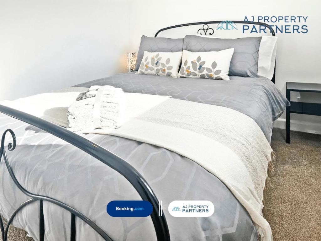 Premium Deal L Hill View Home L Last-Minute Offer L Cheltenham L Aj Properties L Perfect For Short Or Long Stays L 4Beds 4Bedrooms Kültér fotó